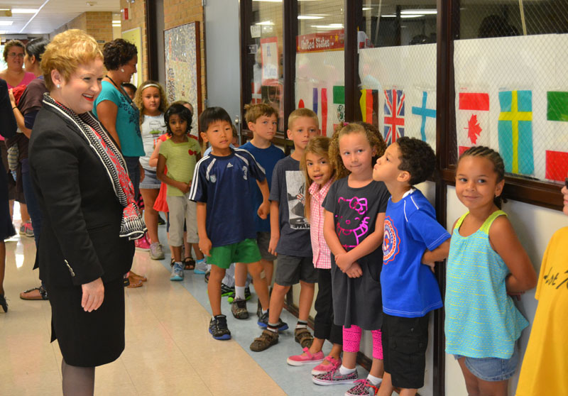 Dr. Swift visits Thurston Elementary School Sept. 3, 2013